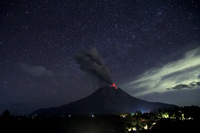 Indonesia's Mount Sinabung volcano spews lava and ash during an eruption as it is seen from Tiga Pancur village in Karo, North Sumatra province, January 7, 2016 in this photo taken by Antara Foto. (Photo by Rony Muharrman/Reuters/Antara Foto)