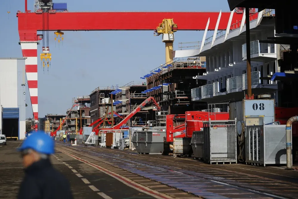 Work on Royal's Oasis-class Ship