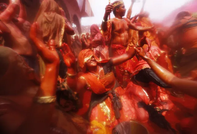 Women and men dance during “Huranga” at Dauji temple near the northern Indian city of Mathura, March 7, 2015. (Photo by Adnan Abidi/Reuters)