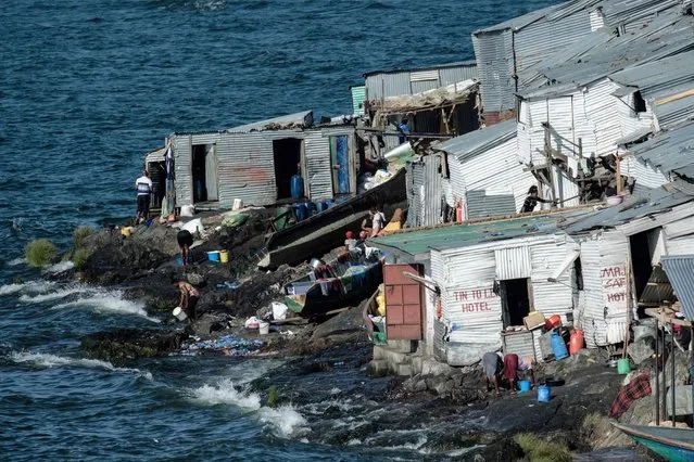A picture taken on October 5, 2018, shows a general view of Migingo island which is densely populated by residents fishing mainly for Nile perch in Lake Victoria on the border of Uganda and Kenya. (Photo by Yasuyoshi Chiba/AFP Photo)