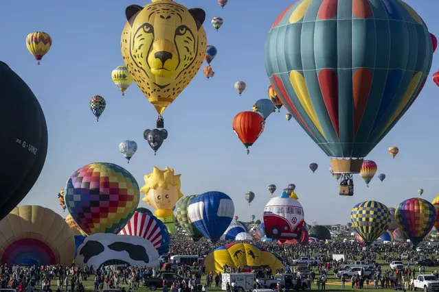 Nearly 500 balloons begin to take off during the Albuquerque International Balloon Fiesta, Saturday, October 7, 2023  in Albuquerque, N.M. (Photo by Roberto E. Rosales/AP Photo)