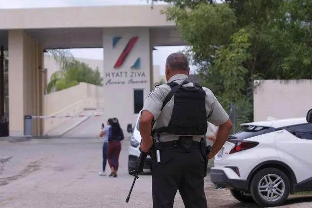 Government forces guard the entrance of hotel after an armed confrontation near Puerto Morelos, Mexico, Thursday, November 4, 2021. Two suspected drug dealers were killed after gunmen from competing gangs staged a dramatic shootout near upscale hotels that sent foreign tourists scrambling for cover. (Photo by Karim Torres/AP Photo)