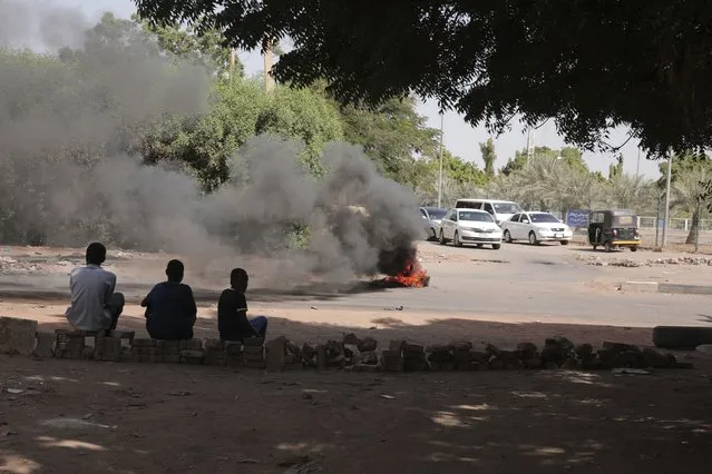People burn tires in Khartoum, Sudan, Sunday, November 7, 2021. Sudan's protest movement has rejected internationally backed initiatives to return to a power-sharing arrangement with the military after last month's coup, (Photo by Marwan Ali/AP Photo)
