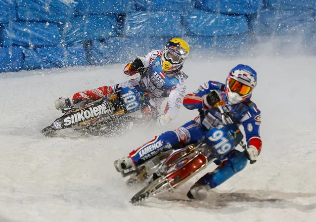 Franz Zorn of Austria chases Dmitry Khomitsevich of Russia in a snowfall during Astana Expo FIM Ice Speedway Gladiators World Championship at the Medeo rink in Almaty, Kazakhstan, February 18, 2017. (Photo by Shamil Zhumatov/Reuters)