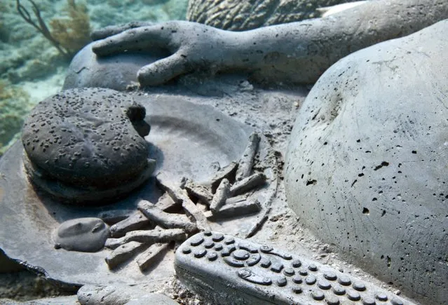 “Inertia”. Underwater Sculpture, Museo Subacuático de Arte, Cancun. (Photo by Jason deCaires Taylor/UnderwaterSculpture)