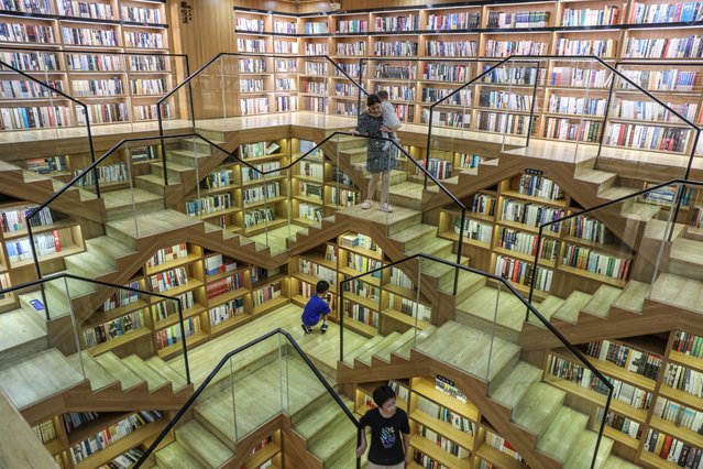 The photo taken on August 4, 2024 shows people visiting a bookstore in Hangzhou, in eastern China's Zhejiang province. (Photo by AFP Photo/China Stringer Network)