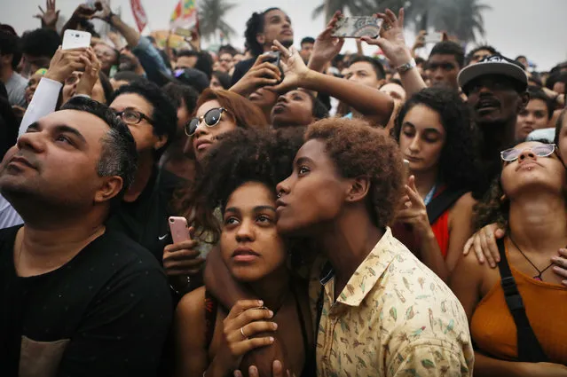 Protestors gather at a demonstration and concert calling for direct presidential elections on May 28, 2017 in Rio de Janeiro, Brazil. President Michel Temer is enmired in allegations of endorsing bribery in a scandal which threatens to bring down his brief presidency. (Photo by Mario Tama/Getty Images)