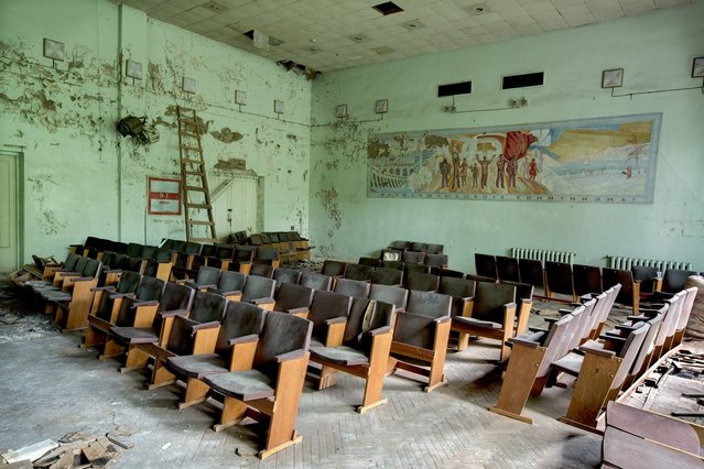 The Soviet Union Abandoned: A Communist Empire In Decay By Rebecca Litchfield