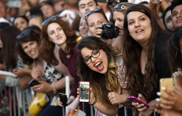 Fans on Hollywood Blvd. react as Zac Efron arrives at the premiere of the film “We Are Your Friends” at the TCL Chinese Theatre on Thursday, August 20, 2015, in Los Angeles. (Photo by Chris Pizzello/Invision/AP Photo)