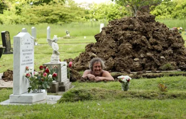 Gravedigger Loses Job After Saluting In Burial Plot