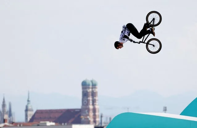 A competitor warms up before the men's park qualification event during the 2022 European Championships Cycling BMX Freestyle in Munich, Germany on August 11, 2022. (Photo by Michaela Rehle/Reuters)
