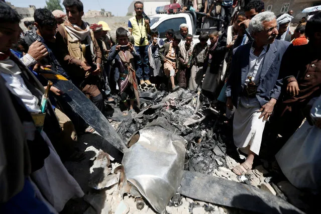 People gather around the engine of a drone aircraft which the Houthi rebels said they have downed in Sanaa, Yemen October 1, 2017. (Photo by Khaled Abdullah/Reuters)