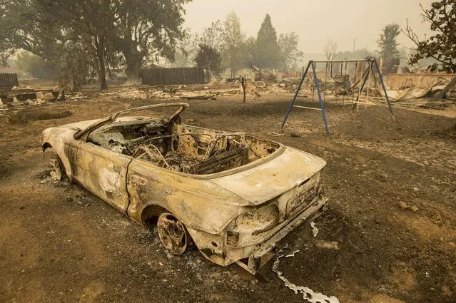 Burned out remains of a vehicle and swing set scorched by the Valley Fire line Jefferson St. in Middletown, California September 13, 2015. (Photo by Noah Berger/Reuters)