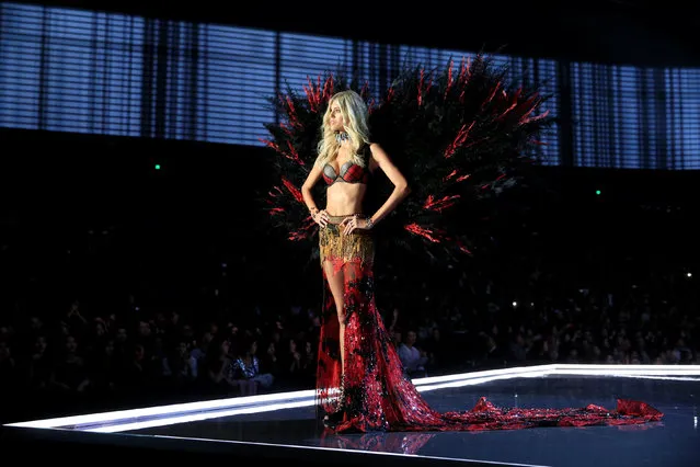 Model Devon Windsor presents a creation during the 2017 Victoria's Secret Fashion Show in Shanghai, China, November 20, 2017. (Photo by Aly Song/Reuters)