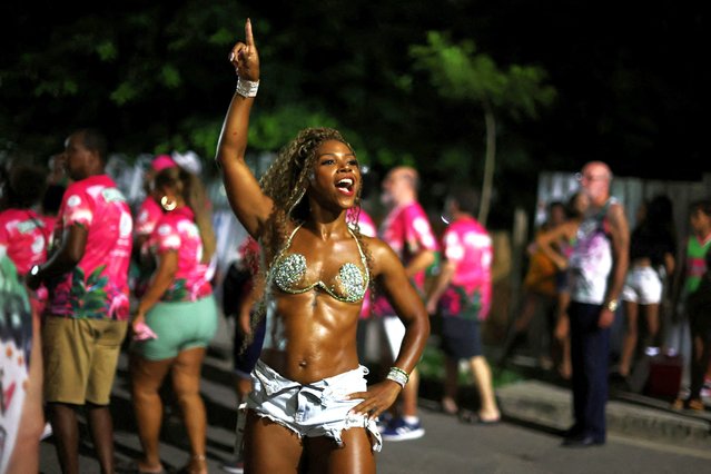 A member of the Mangueira samba school performs during a rehearsal ahead of the carnival, on the street in Rio de Janeiro, Brazil on January 18, 2024. (Photo by Pilar Olivares/Reuters)
