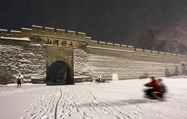 A wintry scene following snowfall in Zhangjiakou, Hebei, China on November 6, 2015. (Photo by Xinhua/Xinhua Press/Corbis)