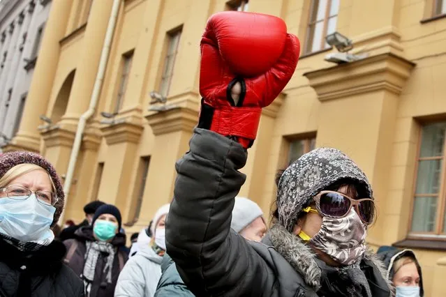 A woman wearing a boxing glove takes part in a rally against police violence by Belarusian pensioners in Minsk, on November 23, 2020. For more than three months Belarus has been gripped by historic protests after a disputed presidential vote that saw strongman leader Alexander Lukashenko re-elected for a sixth term. (Photo by AFP Photo/Stringer)