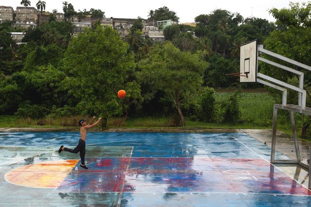 More than 647,000 people in the country are without drinking water in Santo Domingo, Dominican Republic on October 24, 2025, after Tropical Storm Melissa devastated dozens of aqueducts. (Photo by Orlando Barría/EPA)
