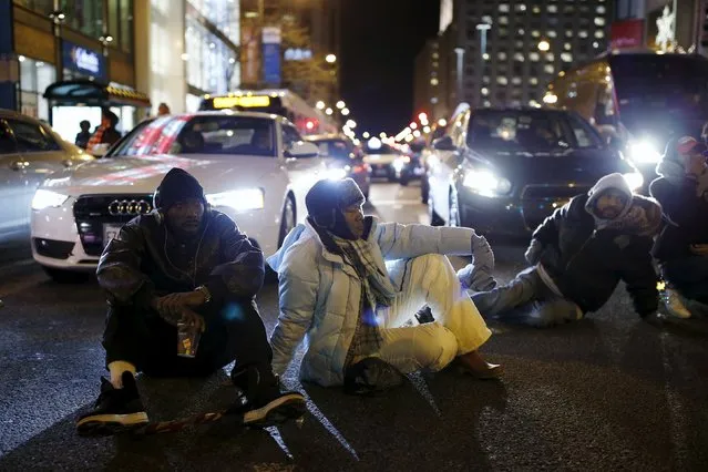 Demonstrators stop traffic during a protest in reaction to the fatal shooting of Laquan McDonald in Chicago, Illinois, November 27, 2015. Laquan McDonald, 17, was fatally shot by Jason Van Dyke, a Chicago police officer, in October 2014. (Photo by Andrew Nelles/Reuters)