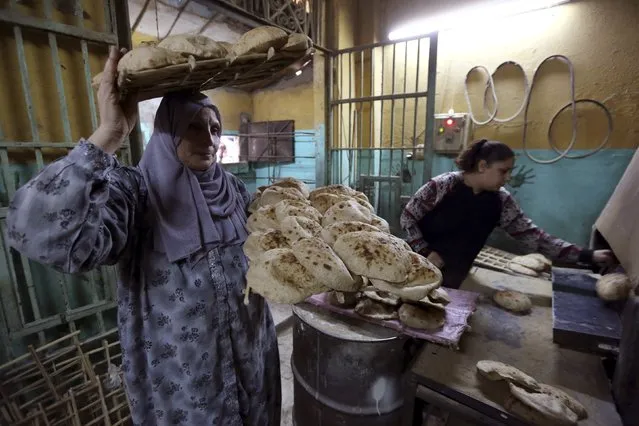 A woman carries bread at a bakery in Cairo, January 8, 2015. (Photo by Mohamed Abd El Ghany/Reuters)