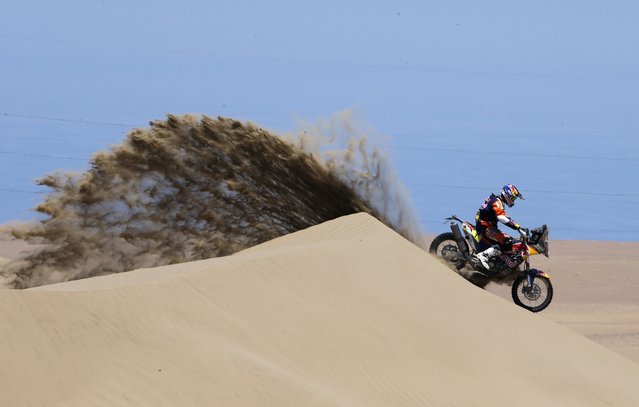 KTM rider Marc Coma of Spain rides during the sixth stage of the Dakar Rally 2015, from Aontofagasta to Iquique, January 9, 2015. (Photo by Jean-Paul Pelissier/Reuters)