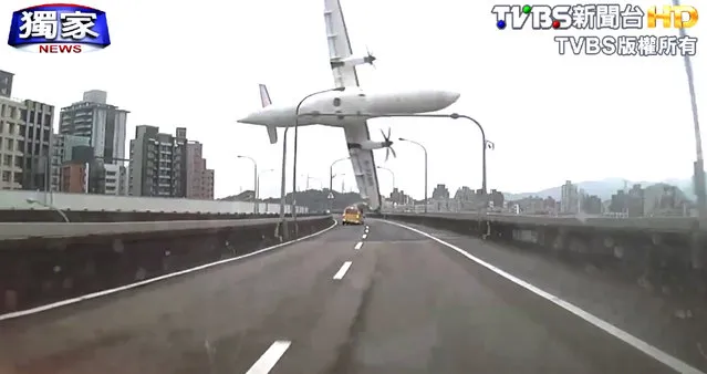 This image taken from video provided by TVBS shows a commercial airplane clipping an elevated roadway just before it careened into a river in Taipei, Taiwan, Wednesday, February 4, 2015. (Photo by AP Photo/TVBS)