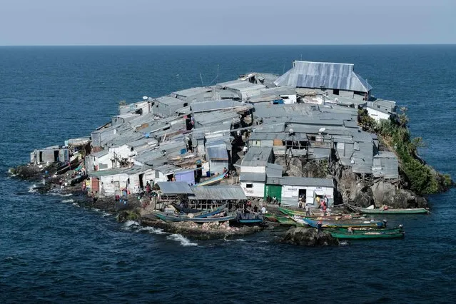 A picture taken on October 5, 2018, shows a general view of Migingo island which is densely populated by residents fishing mainly for Nile perch in Lake Victoria on the border of Uganda and Kenya. (Photo by Yasuyoshi Chiba/AFP Photo)