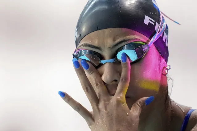 El Salvador's Elisa Funes fixes her googles during the warm-up prior to swimming finals at the Pan American Games in Santiago, Chile, Monday, October 23, 2023. (Photo by Silvia Izquierdo/AP Photo)