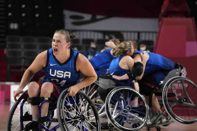 United States' Lindsey Zurbrugg, left, and her teammates celebrate as the United States defeated Canada in a women's wheelchair basketball quarterfinal game at the Tokyo 2020 Paralympic Games, Tuesday, August 31, 2021, in Tokyo, Japan. (Photo by Kiichiro Sato/AP Photo)
