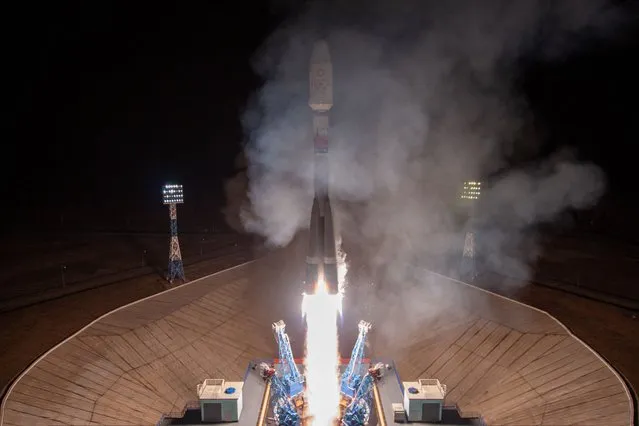 This handout picture taken and released by the Russian space agency Roscosmos on October 14, 2021 shows a Soyuz-2.1b rocket booster with 36 UK OneWeb satellites blasting off from the Vostochny cosmodrome outside the city of Uglegorsk, about 200 kilometres from the city of Blagoveshchensk, in the far eastern region of Amur. (Photo by Handout/Russian Space Agency Roscosmos/AFP Photo)