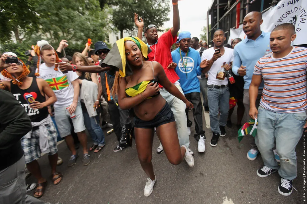 Crowds Flock to Notting Hill For 2011 Carnival