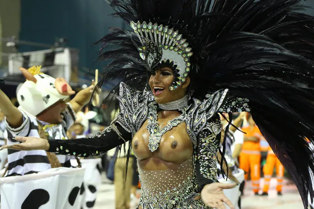 People of the Samba School Academicos de Vigario geral perform during the Rio Carnival, in Rio de Janeiro, Brazil, on February 21, 2020. (Photo by Gilson Borba/NurPhoto)