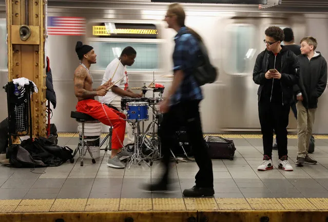 Men perform for tips on the subway platform in Manhattan, New York, U.S. April 20, 2017. (Photo by Shannon Stapleton/Reuters)