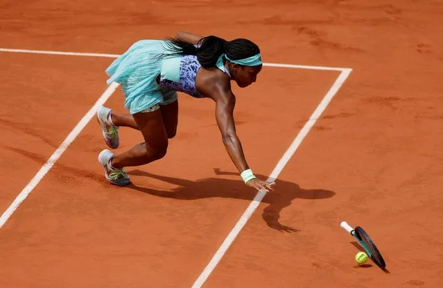 Coco Gauff of USA falls against Alison Van Uytvanck of Belgium during the Women's Singles Round 2 on Day Four of The 2022 French Open at Roland Garros on May 25, 2022 in Paris, France. (Photo by Gonzalo Fuentes/Reuters)