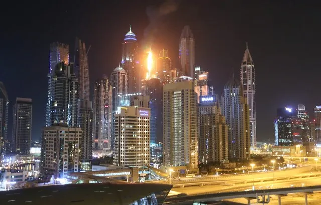 Elite Residences Tower on fire in Dubai Marina on August 4, 2017 in Dubai, United Arab Emirates. Firefighters continue to battle the fire in the 84 story building. (Photo by Trevor Goddard/Getty Images)