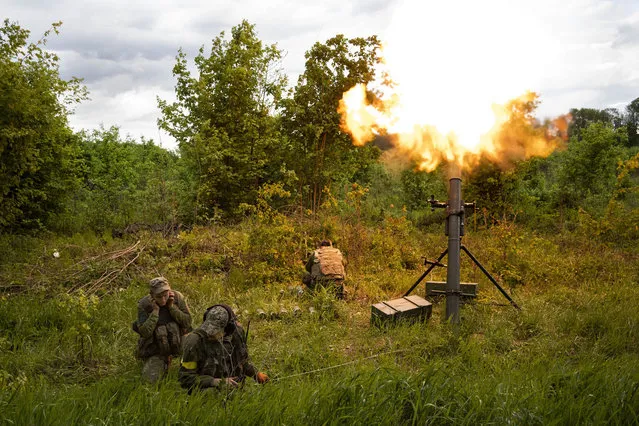 Ukrainian servicemen fire mortars towards Russian positions in east Kharkiv region, Ukraine, Tuesday, May 17, 2022. (Photo by Bernat Armangue/AP Photo)