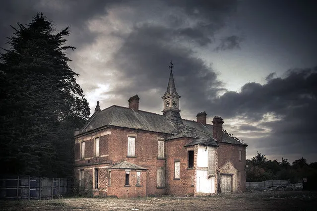 An exterior view of Rauceby, an abandoned mental asylum in Lincolnshire, UK. (Photo by Simon Robson/Caters News)