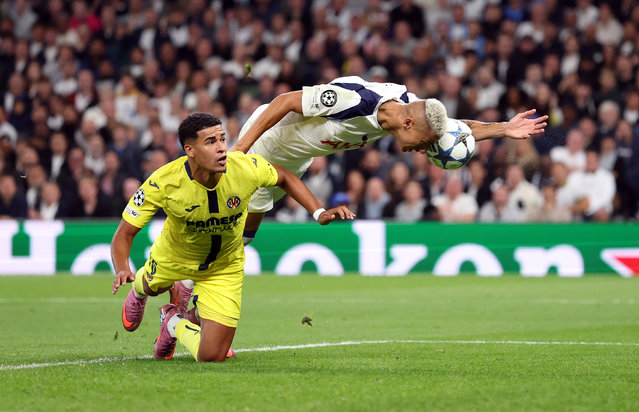 Richarlison of Tottenham Hotspur misses a headed chance whilst under pressure from Santiago Mourino of Villarreal CF during the UEFA Champions League 2025/26 League Phase MD1 match between Tottenham Hotspur and Villarreal CF at Tottenham Hotspur Stadium on September 16, 2025 in London, England. (Photo by Justin Setterfield/Getty Images)