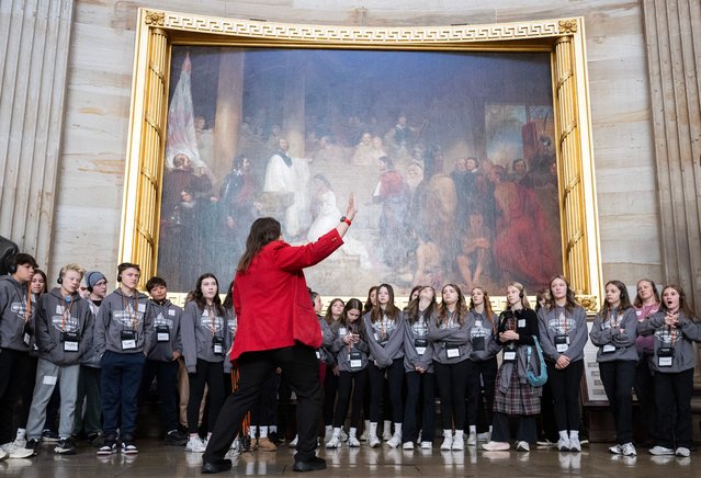 A tour guide leads a tour group through the US Capitol in Washington, DC on November 13, 2025, a day after the US Government reopened. The US government was set to take the first tentative steps towards re-opening on Thursday after President Donald Trump signed a bill to end the longest federal shutdown in US history. (Photo by Andrew Caballero-Reynolds/AFP Photo)