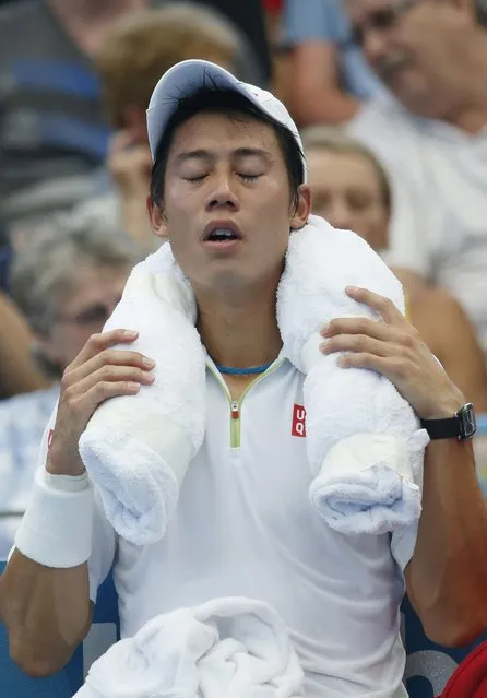 Kei Nishikori of Japan uses an ice towel between games during his men's singles semi final match against Milos Raonic of Canada at the Brisbane International tennis tournament, January 10, 2015. (Photo by Jason Reed/Reuters)
