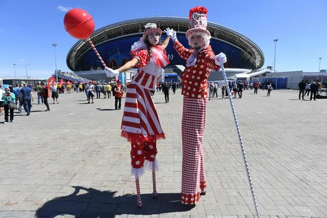 Fans arrive ahead of the Russia 2018 World Cup Group C football match between France and Australia at the Kazan Arena in Kazan on June 16, 2018. (Photo by Kirill Kudryavtsev/AFP Photo)