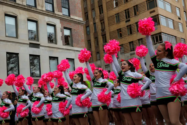 Cheerleaders perform during the 90th Macy's Thanksgiving Day Parade in Manhattan, New York, U.S., November 24, 2016. (Photo by Andrew Kelly/Reuters)