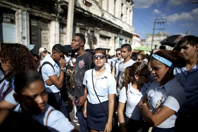 Students head to Revolution Square for a massive tribute to Cuba's late President Fidel Castro in Havana, Cuba, November 29, 2016. (Photo by Alexandre Meneghini/Reuters)