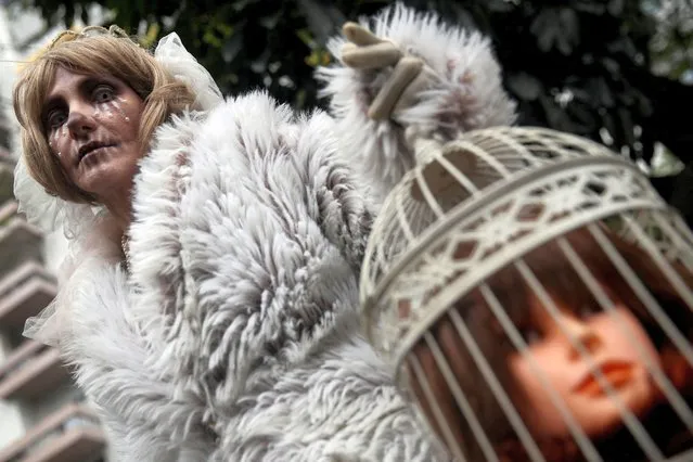 A person dressed as a horror creature attends the Zombie Walk, during the holiday of Dia de Finados (All Souls' Day) in Sao Paulo, Brazil on November 2, 2022. (Photo by Carla Carniel/Reuters)