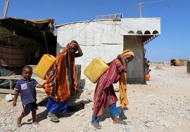 Displaced Somali girls carry water for domestic use at a camp on the outskirts of Bosasso in Somalia's Puntland April 18, 2015. (Photo by Feisal Omar/Reuters)