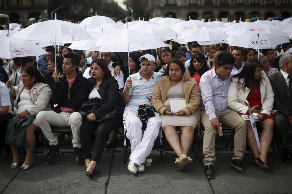 2000 Couples Married Simultaneously in Mexico City