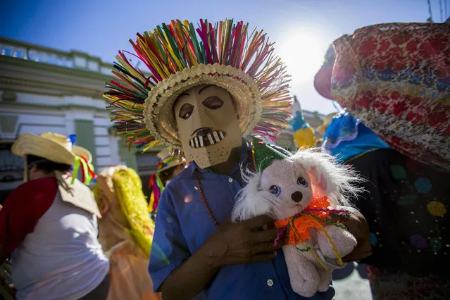 A man wearing a Nicaraguan traditional mask participates in a parade during the International Poetry Festival in Granada, Nicaragua, 15 February 2017. (Photo by Jorge Torres/EPA)