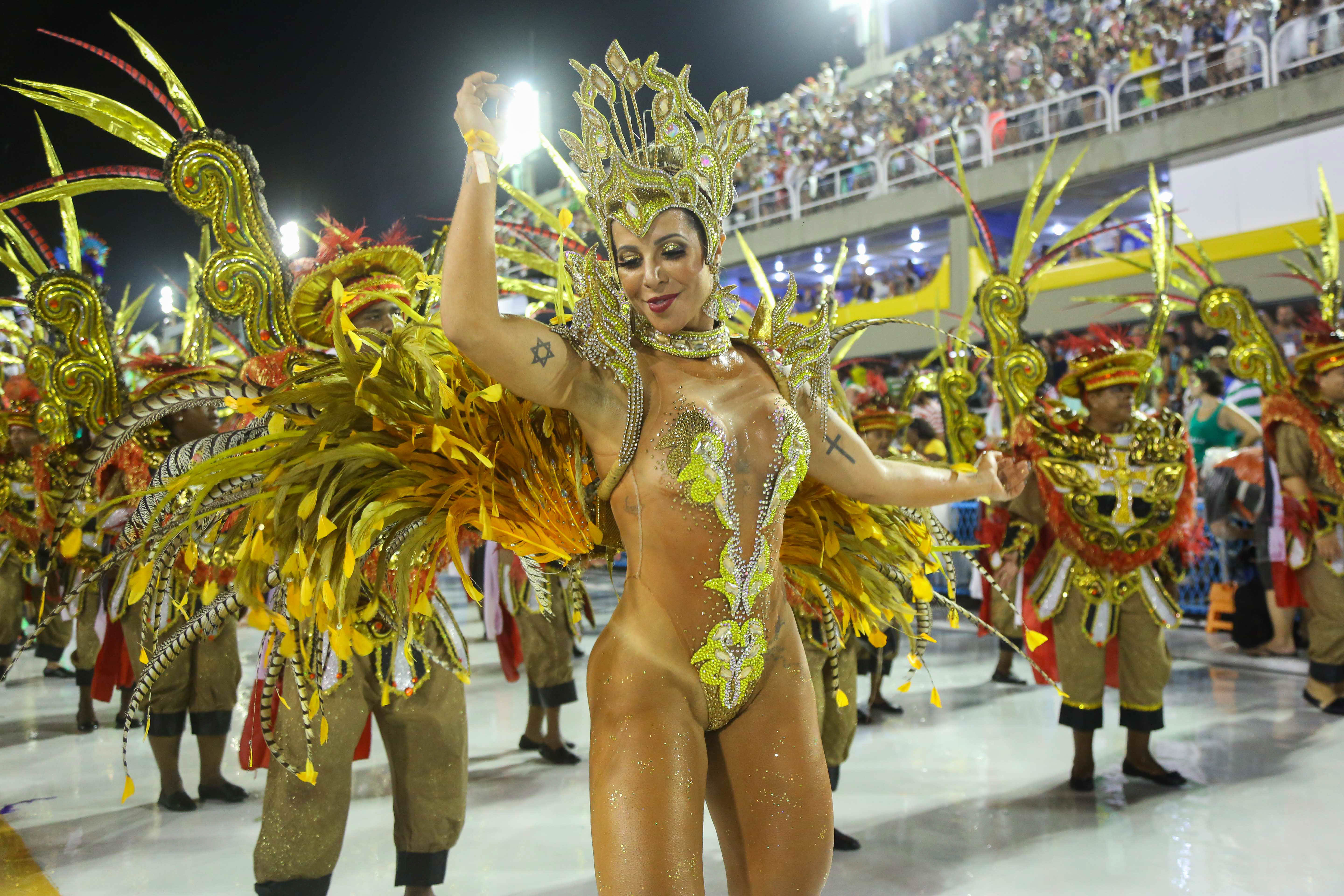People of the Samba School Academicos de Vigario geral perform during the R...