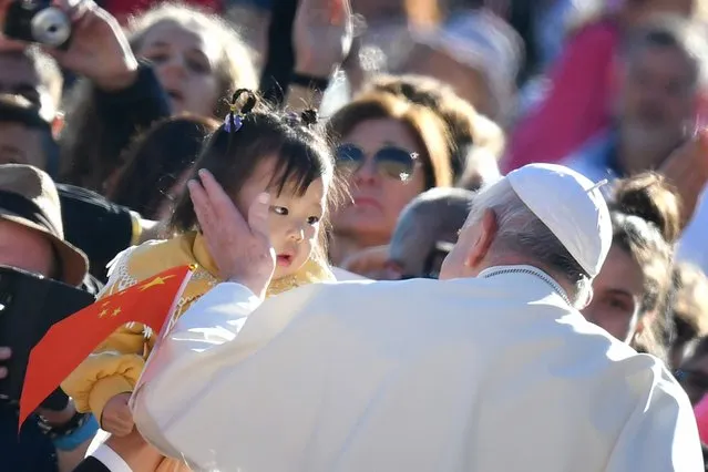 Pope Francis blesses a girl as he arrives for the weekly general audience on October 9, 2019 at St. Peter's Square in the Vatican. (Photo by Alberto Pizzoli/AFP Photo)