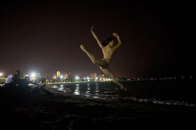 “Dancers Among Us”: Skinnydipping in Chicago – Marissa Horton. (Photo by Jordan Matter)